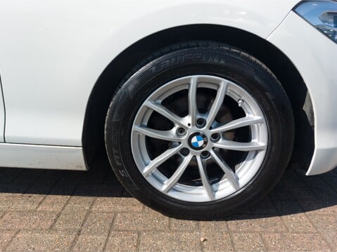 BMW 1 Series 116d SE 5dr [Nav] 29