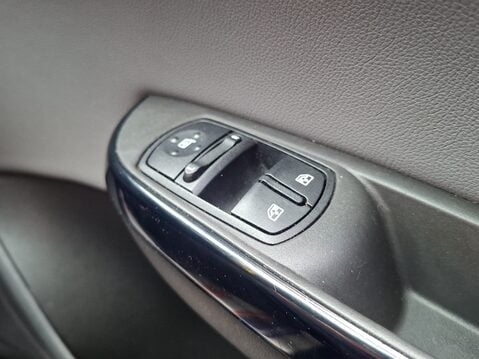 Vauxhall Corsa 1.4 ecoFLEX SE 5dr 29