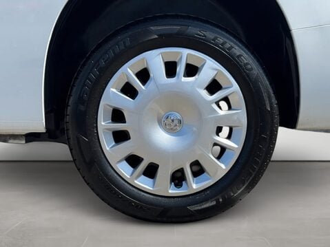 Vauxhall Combo Cargo 2300 1.5 Turbo D 100ps H1 Sportive Van 13