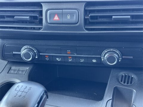 Vauxhall Combo Cargo 2300 1.5 Turbo D 100ps H1 Sportive Van 23