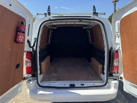 Vauxhall Combo Cargo 2300 1.5 Turbo D 100ps H1 Sportive Van 31