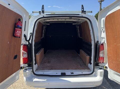 Vauxhall Combo Cargo 2300 1.5 Turbo D 100ps H1 Sportive Van 31