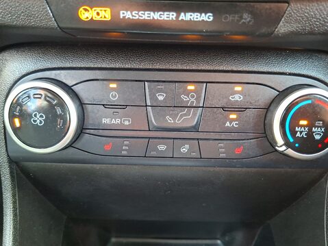 Ford Fiesta 1.1 Zetec Navigation 5dr 21