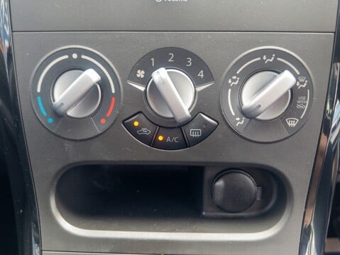 Suzuki Splash 1.2 SZ4 5dr Auto 27