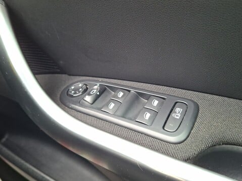 Peugeot 308 1.6 e-HDi 115 Active 5dr [Sat Nav] 28