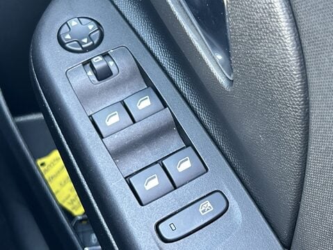 Vauxhall Corsa 100kW SE Nav 50kWh 5dr Auto [7.4kWCh] 30
