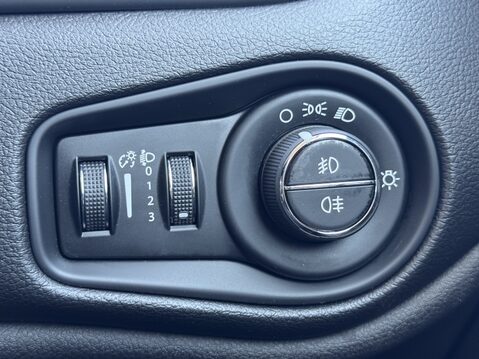 Jeep Renegade 1.3 T4 GSE Limited 5dr DDCT 29