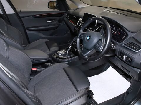 BMW 2 Series 220i Sport 5dr DCT 18