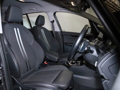 BMW 2 Series 220i Sport 5dr DCT 19