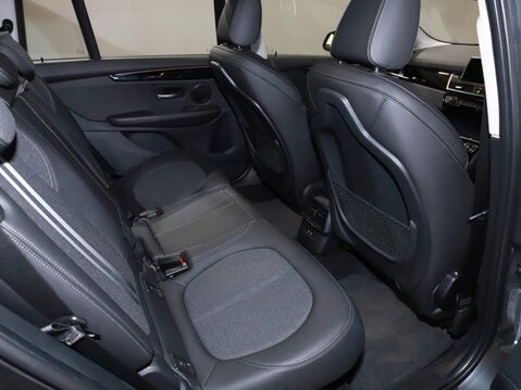 BMW 2 Series 220i Sport 5dr DCT 32