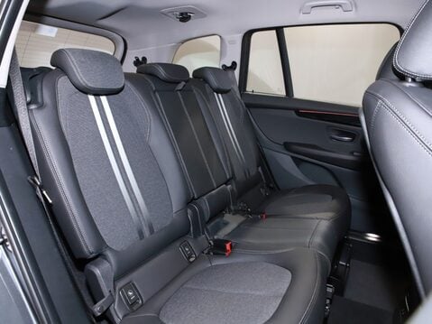 BMW 2 Series 220i Sport 5dr DCT 33