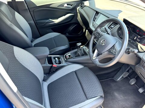 Vauxhall Grandland X 1.2 Turbo Griffin Edition 5dr 18