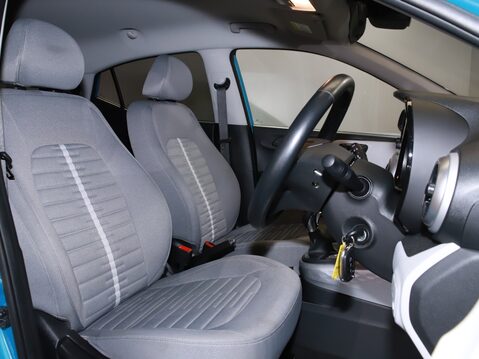 Hyundai i10 1.0 MPi Premium 5dr Auto 19