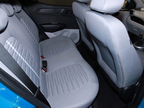 Hyundai i10 1.0 MPi Premium 5dr Auto 31