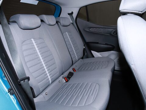 Hyundai i10 1.0 MPi Premium 5dr Auto 32