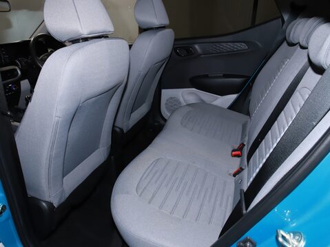 Hyundai i10 1.0 MPi Premium 5dr Auto 33