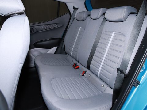 Hyundai i10 1.0 MPi Premium 5dr Auto 34