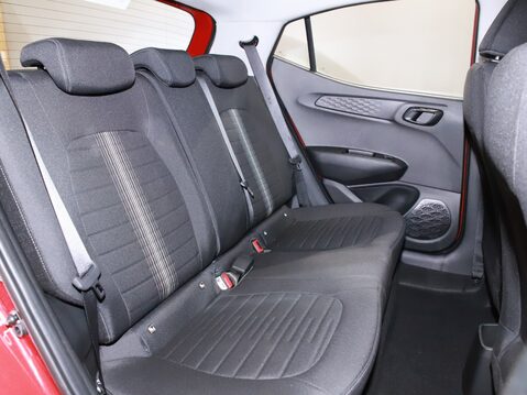 Hyundai i10 1.0 MPi SE Connect 5dr 31