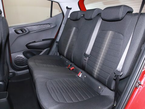 Hyundai i10 1.0 MPi SE Connect 5dr 33