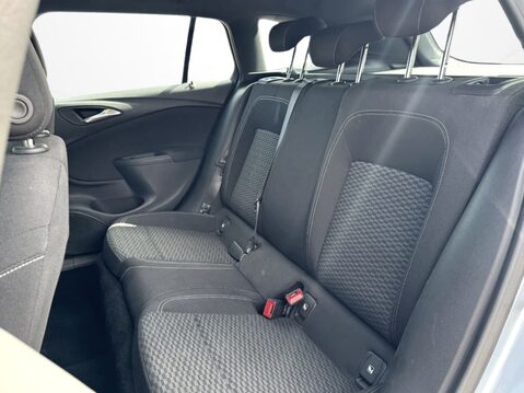Vauxhall Astra 1.4T 16V 150 SRi 5dr Auto 33