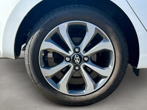 Hyundai i10 1.2 Premium SE 5dr Auto 11