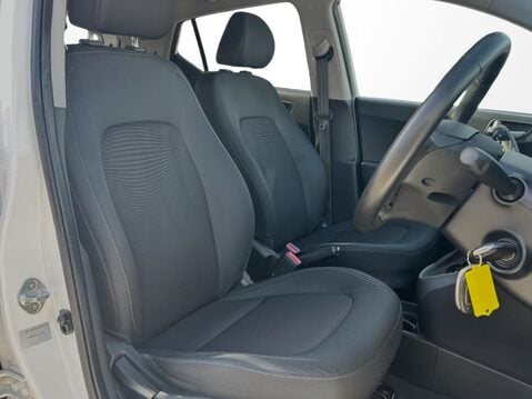 Hyundai i10 1.2 Premium SE 5dr Auto 19