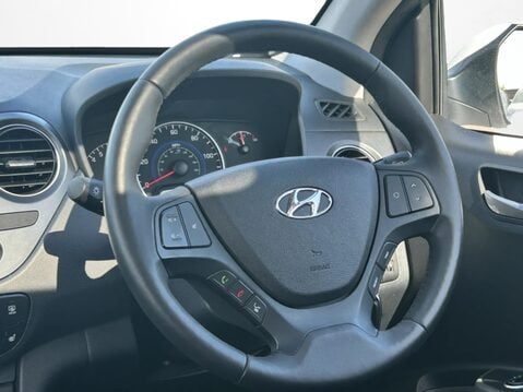 Hyundai i10 1.2 Premium SE 5dr Auto 17
