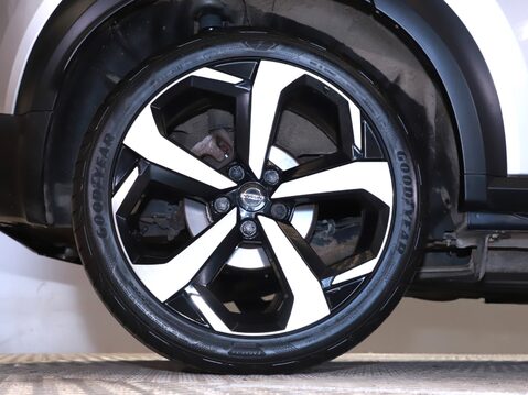 Nissan Juke 1.0 DiG-T 114 Tekna 5dr 11