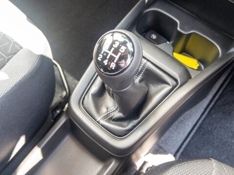 Suzuki Swift 1.2 Mild Hybrid Motion 5dr 38