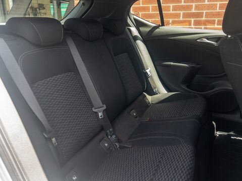 Vauxhall Astra 1.4T 16V 150 SRi 5dr 33