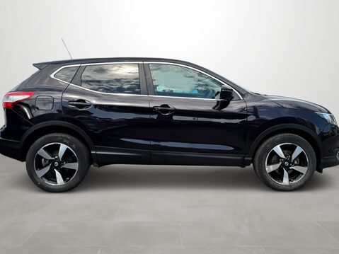 Nissan Qashqai 1.6 DiG-T N-Connecta 5dr 10