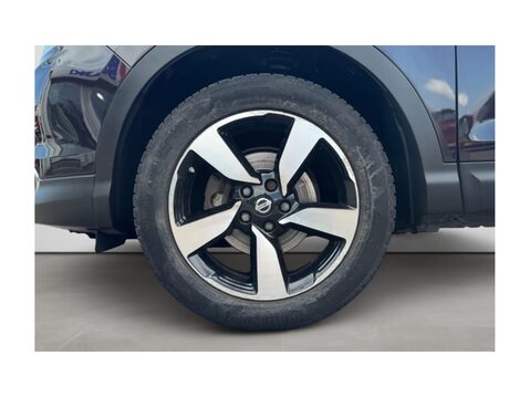 Nissan Qashqai 1.6 DiG-T N-Connecta 5dr 11