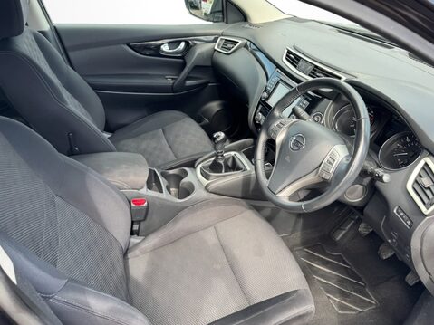 Nissan Qashqai 1.6 DiG-T N-Connecta 5dr 15