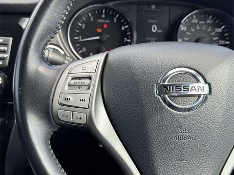 Nissan Qashqai 1.6 DiG-T N-Connecta 5dr 24