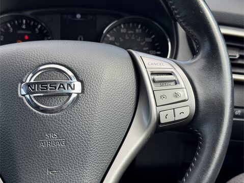 Nissan Qashqai 1.6 DiG-T N-Connecta 5dr 25
