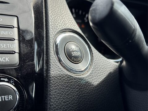 Nissan Qashqai 1.6 DiG-T N-Connecta 5dr 28