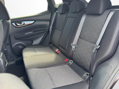 Nissan Qashqai 1.6 DiG-T N-Connecta 5dr 30