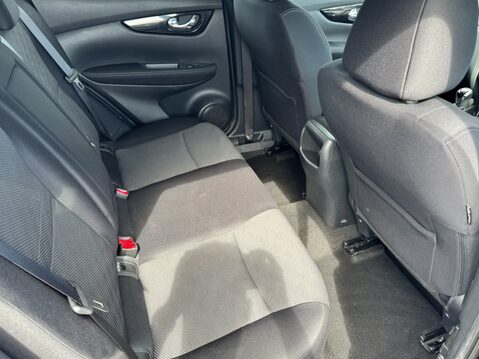 Nissan Qashqai 1.6 DiG-T N-Connecta 5dr 32