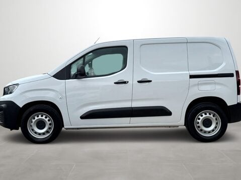Peugeot Partner 800 100kW 50kWh Professional Premium + Van Auto 7