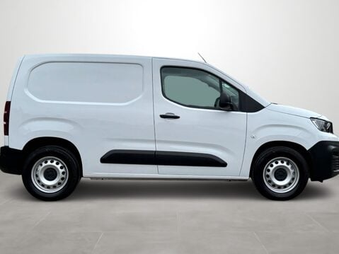 Peugeot Partner 800 100kW 50kWh Professional Premium + Van Auto 10