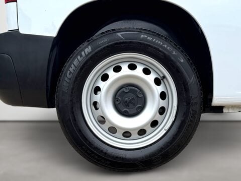 Peugeot Partner 800 100kW 50kWh Professional Premium + Van Auto 11