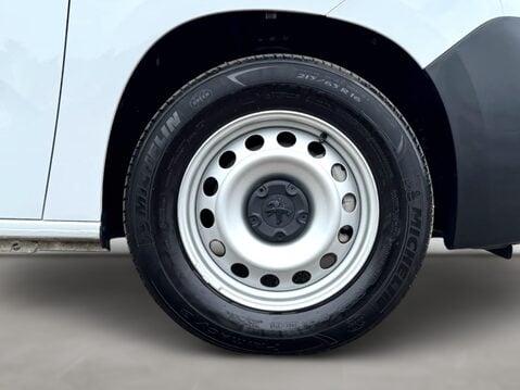 Peugeot Partner 800 100kW 50kWh Professional Premium + Van Auto 12
