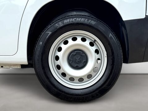 Peugeot Partner 800 100kW 50kWh Professional Premium + Van Auto 13