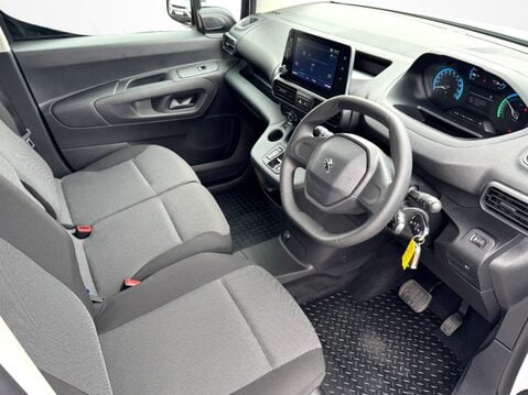Peugeot Partner 800 100kW 50kWh Professional Premium + Van Auto 16