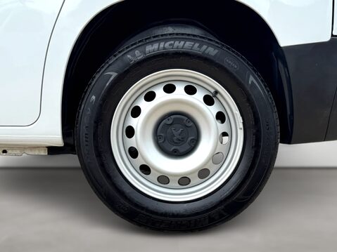 Peugeot Partner 800 100kW 50kWh Professional Premium + Van Auto 13