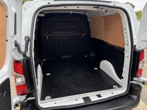 Peugeot Partner 800 100kW 50kWh Professional Premium + Van Auto 2