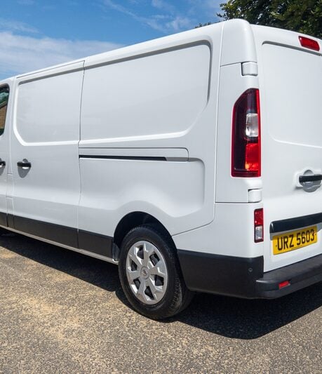 Renault Trucks Uk Trafic dCi 130 3T1 H1 Van Red Edition