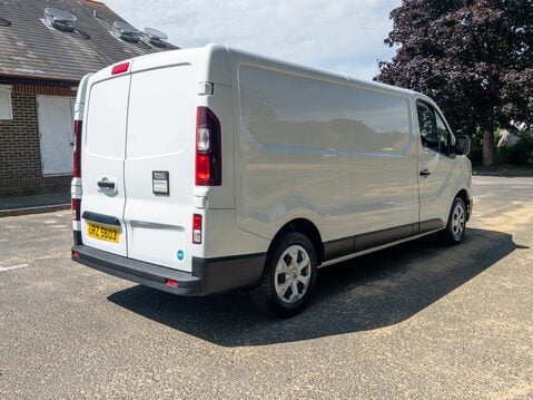 Renault Trucks Uk Trafic dCi 130 3T1 H1 Van Red Edition 9