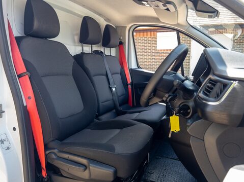 Renault Trucks Uk Trafic dCi 130 3T1 H1 Van Red Edition 20