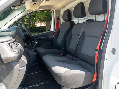 Renault Trucks Uk Trafic dCi 130 3T1 H1 Van Red Edition 21